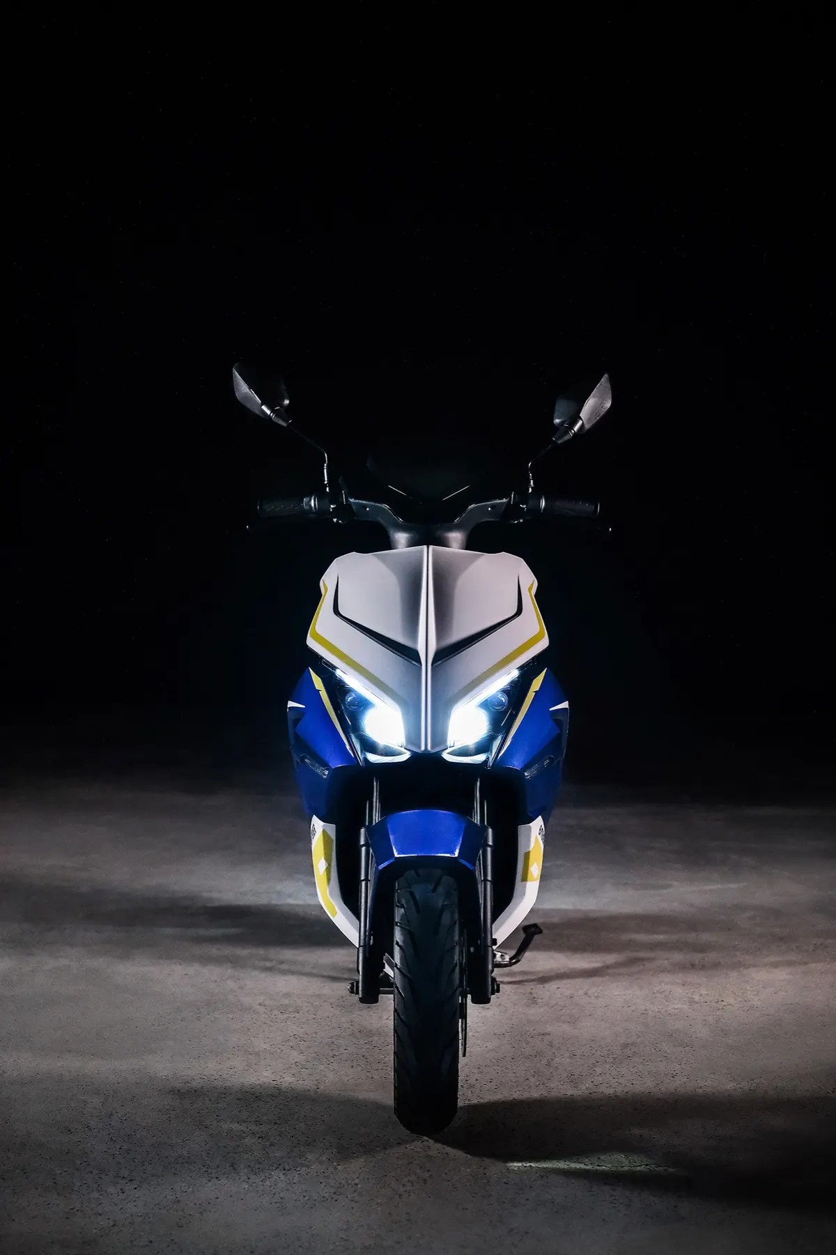 EV03 front view